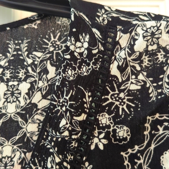 Xhilaration Blouse Black White Criss Cross Elastic Waist Size M - Picture 3 of 6